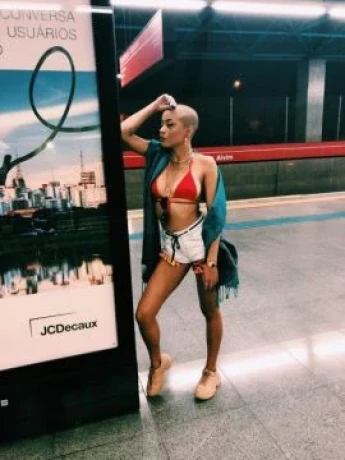 Cleópatra Rubi — 2 / 5