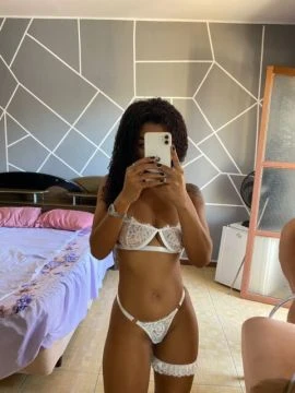 Laura Romano — 2 / 5