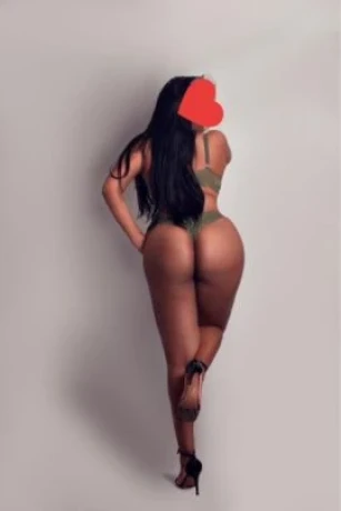 Viviane Araújo — 4 / 6