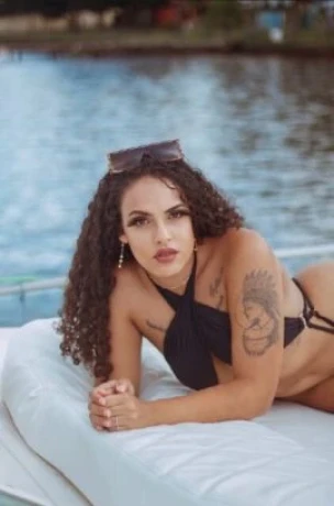 Ana Carolina — 3 / 9