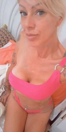 Amber, Escort, Tres Cruces
