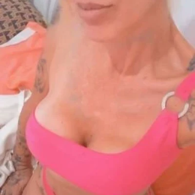 Amber, Escort, Tres Cruces