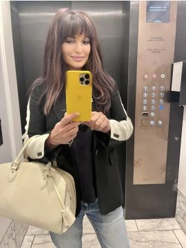 Miss Hunter — 4 / 6