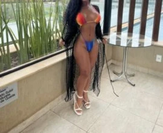 Thainá Moura — 2 / 4