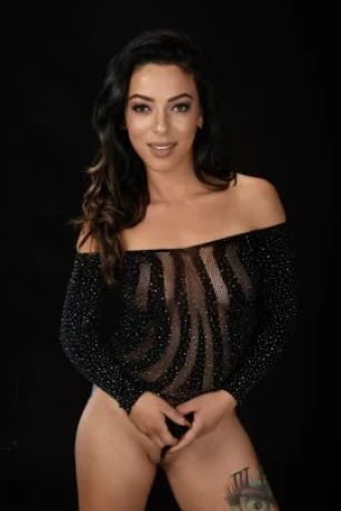 Luna Ferrero — 2 / 9