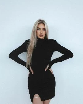 Valeria — 5 / 9