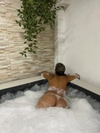 Anita Duarte — 6 / 8