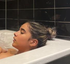 Mia — 3 / 7