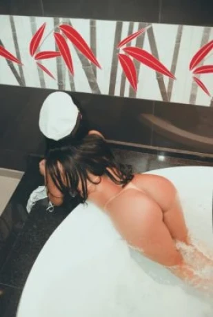 Manuela Monjardim — 3 / 4