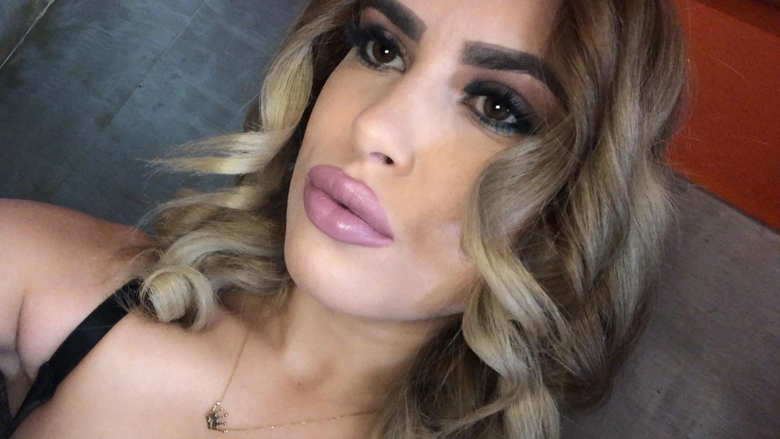 Maya Neu1 — 4 / 6