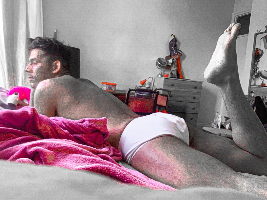 Latino — 2 / 4