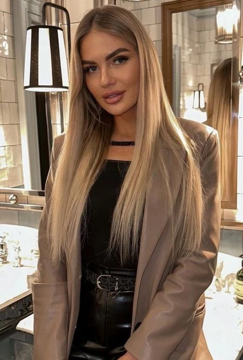 Nicole — 6 / 8