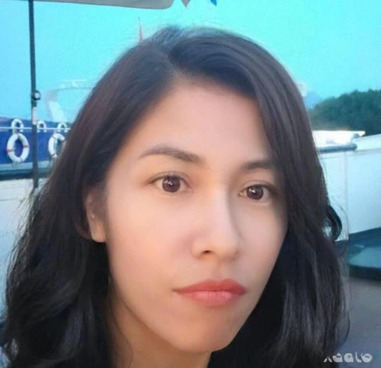 Thai Lady — 2 / 3