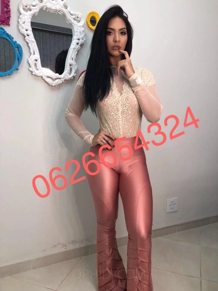 Camila — 7 / 9