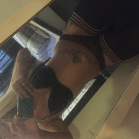 busty dana-lee — 4 / 16