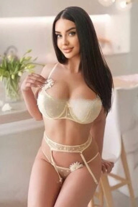 Nana, Escort, Riyadh