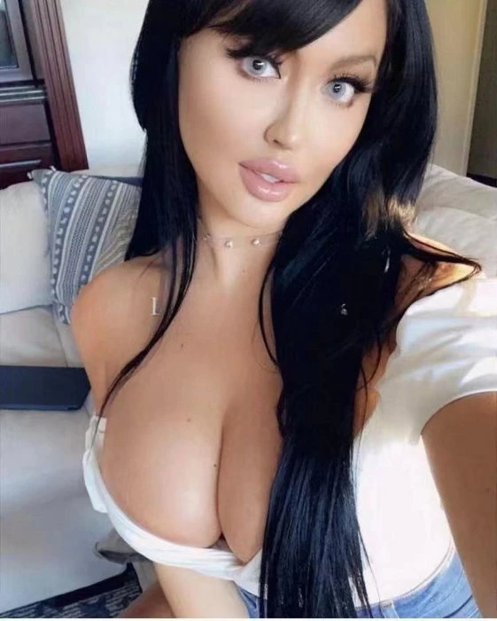 Mia — 1 / 5