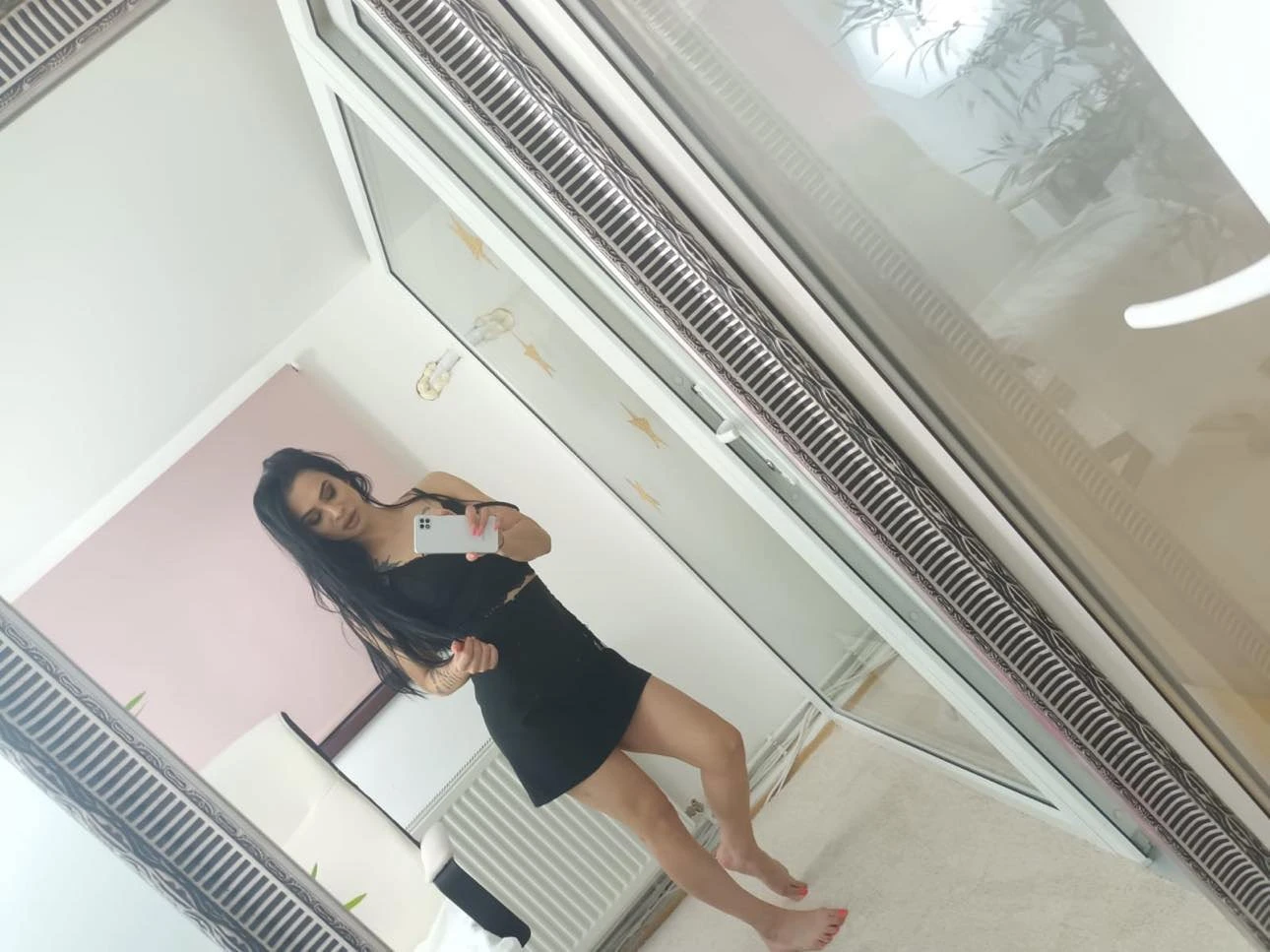 Queen Alessia — 2 / 3