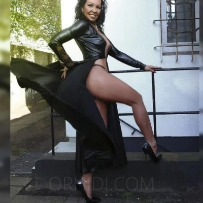 Mona, Escort, Rellingen