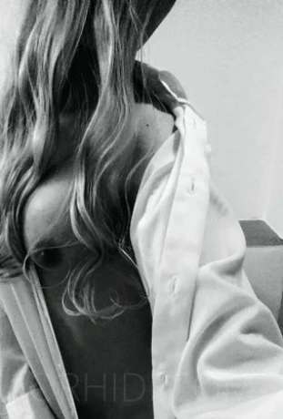 Nicole — 1 / 4