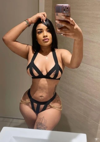 Kely Neu Im Ort Und Sehr Geil — 1 / 3