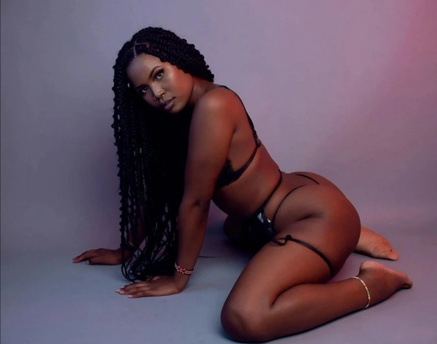 Larissa — 2 / 3