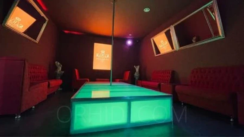 Royal Eros — 6 / 9