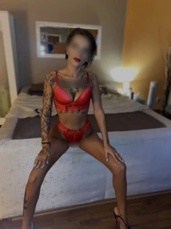 Dominant Skinny Finja — 2 / 3