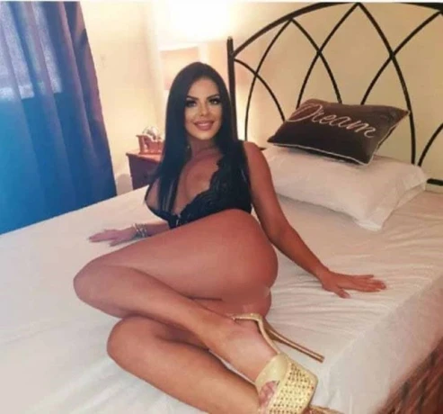 Karla Im Casa Bella 4 — 10 / 14