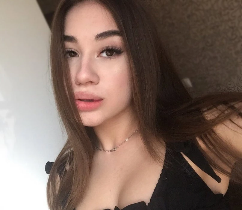 Luna — 4 / 8