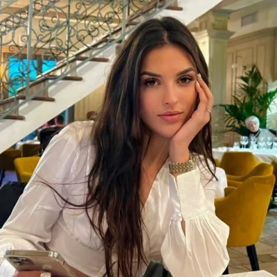 Vika, Escort, Paris