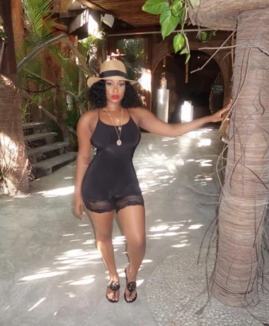 Sexy Abigail — 1 / 3