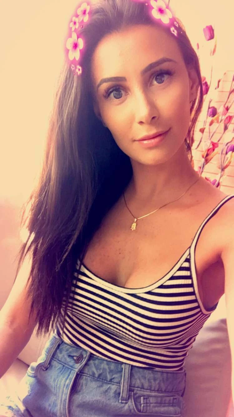 laris, Escort, Cannes
