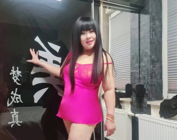 Mollige Gina Neu1 — 1 / 5