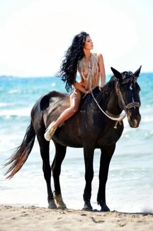 Amanda A Level — 1 / 5