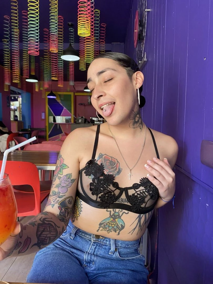 Esmeralda — 4 / 9
