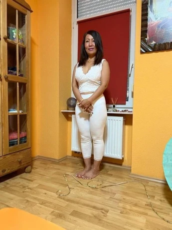 Lynn Erotische Massage Mit Nippelspiel — 2 / 4