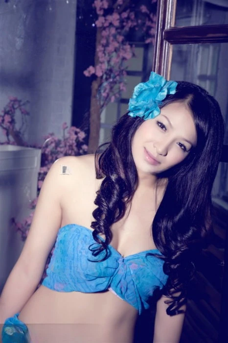 Sheryl — 2 / 4