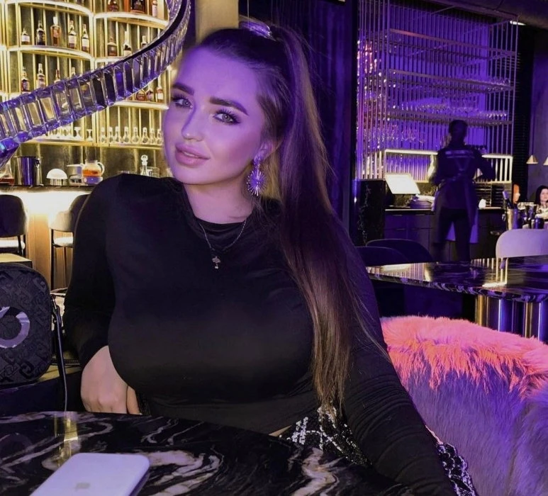 Viktoriya — 2 / 4