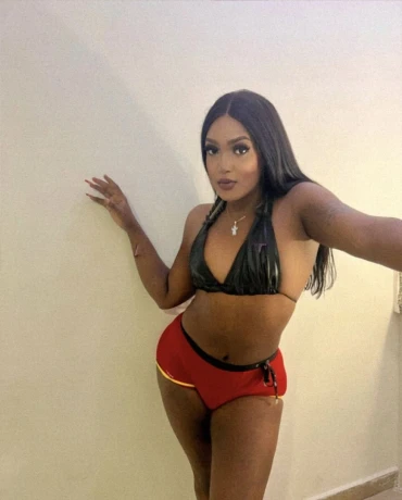 Nicky Queen — 2 / 11