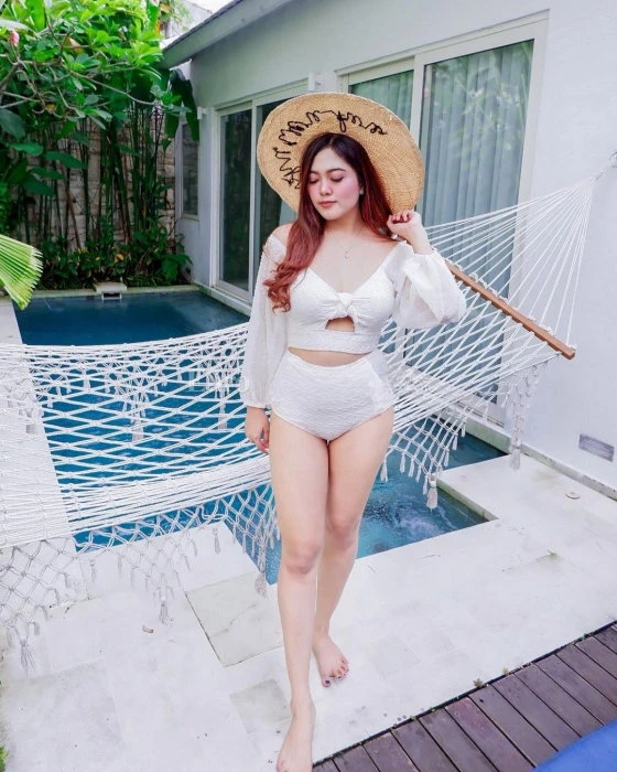 Linda — 1 / 3