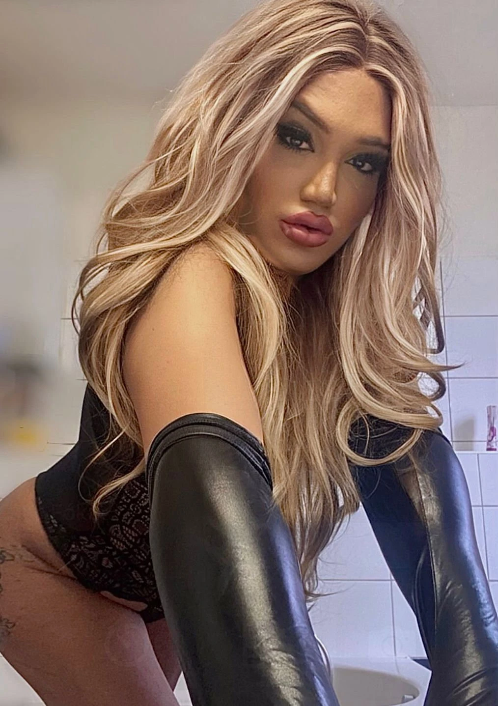 Gloria Lovely — 4 / 9