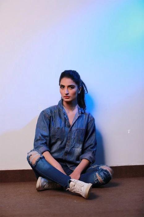 Soniya — 2 / 3