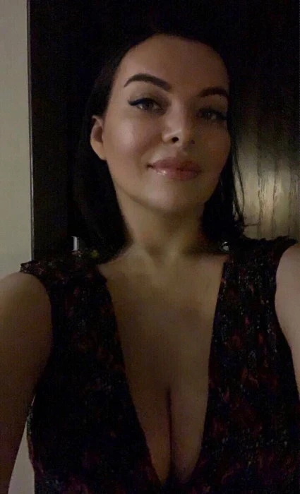 Nicole — 2 / 6
