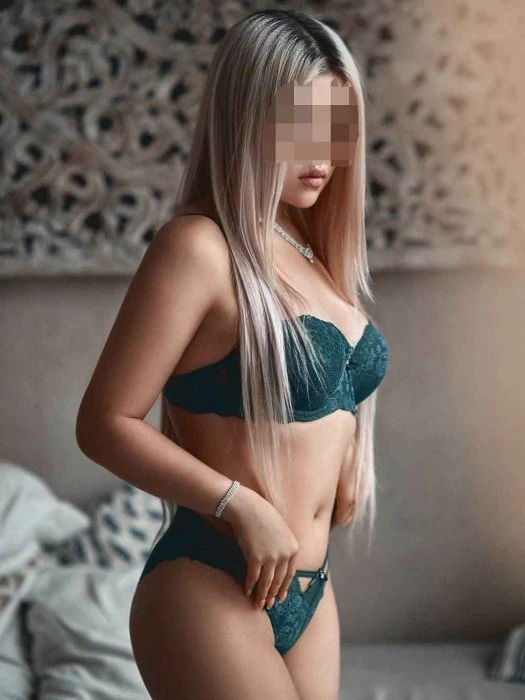 Daniela — 3 / 4