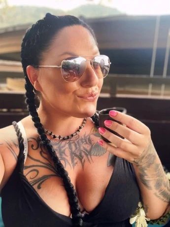 Curvy Chayenne — 15 / 17