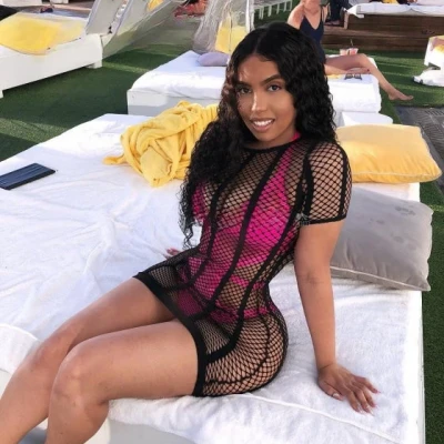 Freda, Escort, Riffa