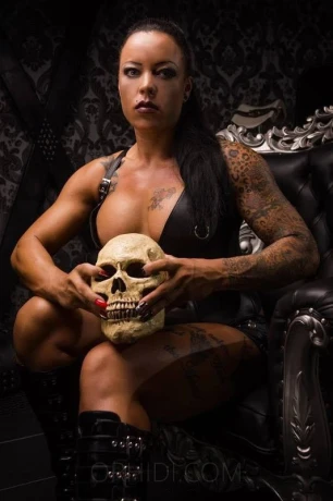 Lara Steel — 2 / 3