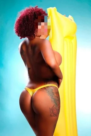 Trans Brunette Xxx — 3 / 11