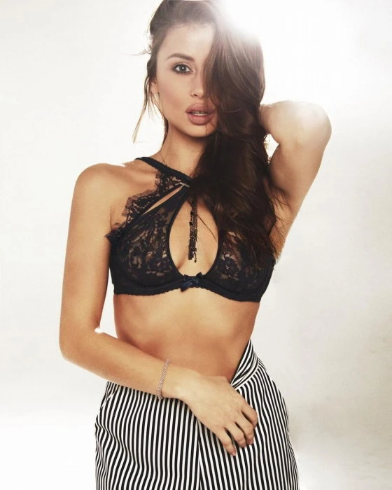 Nika — 3 / 6